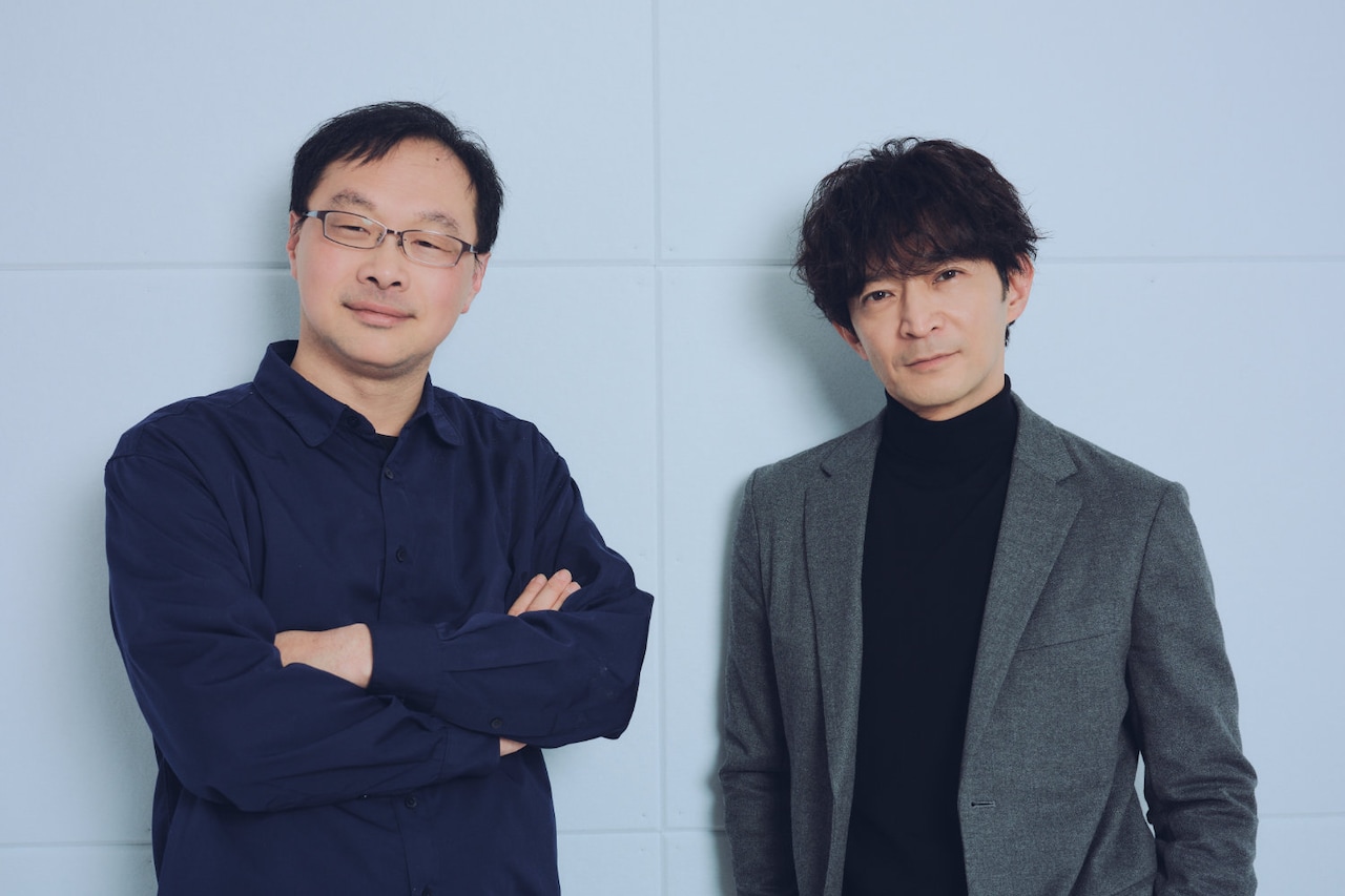 左から深田晃司、津田健次郎