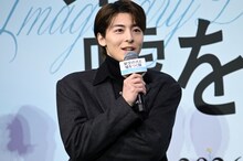 映画「架空の犬と嘘をつく猫」初日舞台挨拶に登壇した高杉真宙