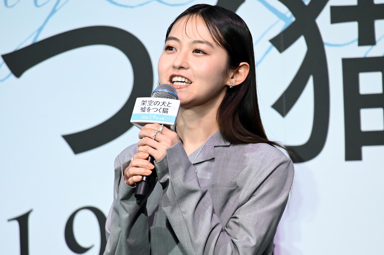 映画「架空の犬と嘘をつく猫」初日舞台挨拶に登壇した伊藤万理華