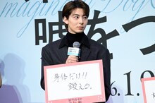 映画「架空の犬と嘘をつく猫」初日舞台挨拶に登壇した高杉真宙