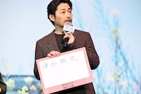 映画「架空の犬と嘘をつく猫」初日舞台挨拶に登壇した安田顕