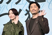 映画「架空の犬と嘘をつく猫」初日舞台挨拶の様子。左から安藤裕子、安田顕