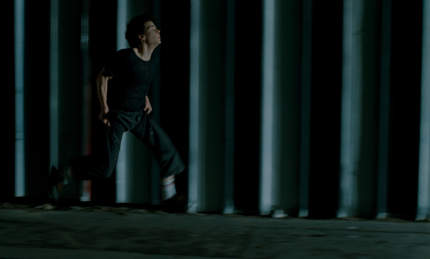 映画「汚れた血 4Kレストア版」場面写真