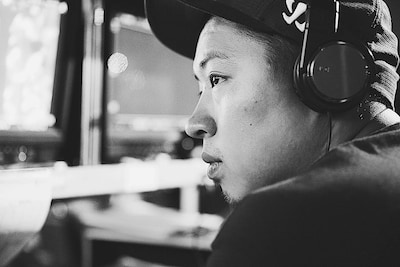 中国映画「愛がきこえる」で監督を務めたシャー・モー（沙漠）