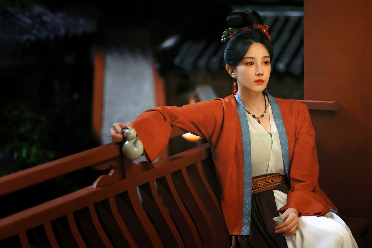 中国ドラマ「蜀紅錦～紡がれる夢～」より、チェン・シャオユン（陳小紜）演じる玉玲瓏（ユー・リンロン） ©2024 Youku Information Technology (Beijing) Co., Ltd. All Rights Reserved.