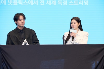 「キンパとおにぎり～恋するふたりは似ていてちがう～」制作発表の様子。左から赤楚衛二、カン・ヘウォン