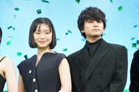 左から古川琴音、北村匠海