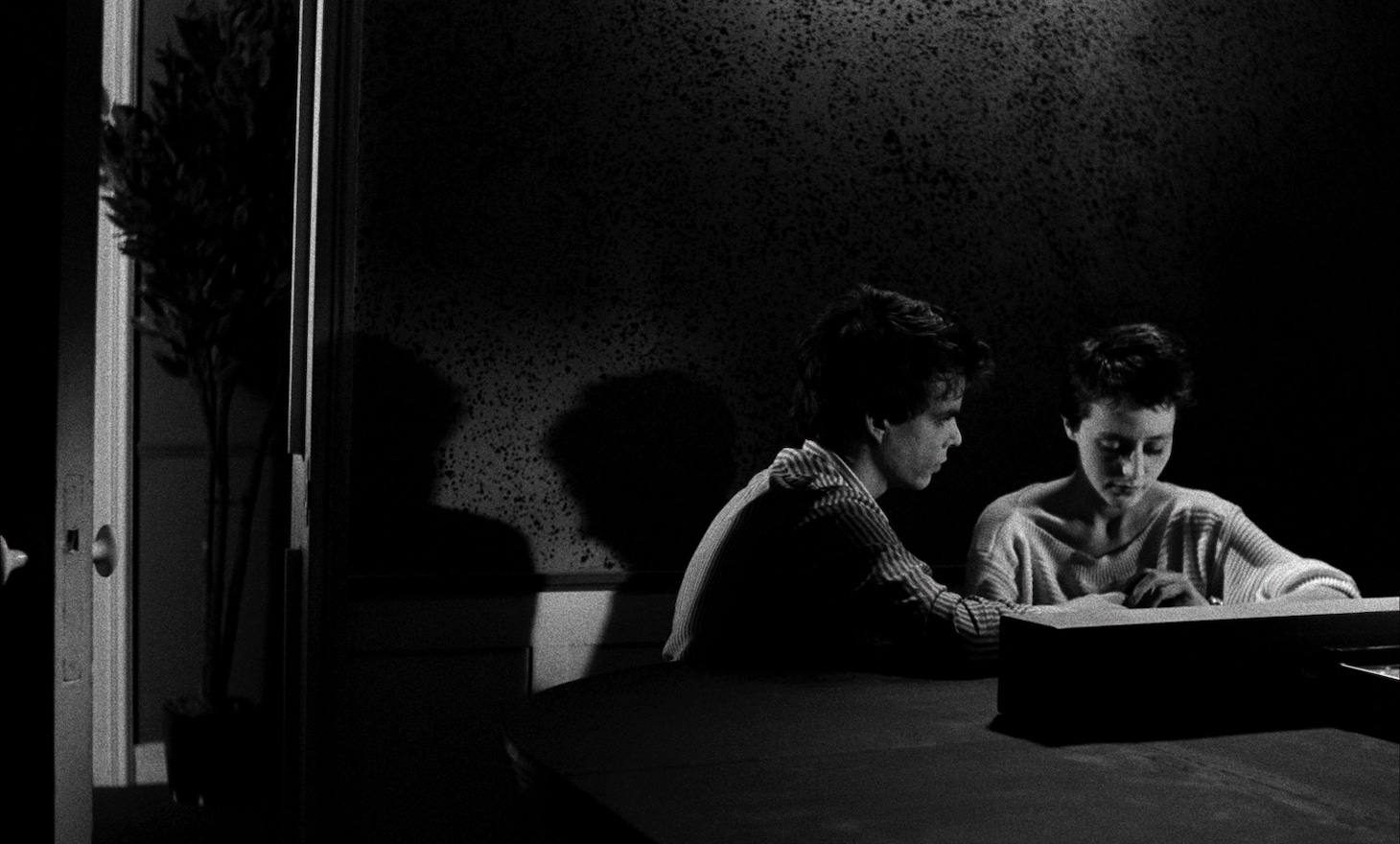 「ボーイ・ミーツ・ガール（4Kレストア版）」場面写真