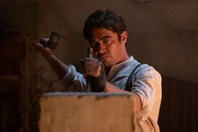 映画「モディリアーニ！」より、リッカルド・スカマルチョ演じる主人公の天才芸術家アメデオ・モディリアーニ