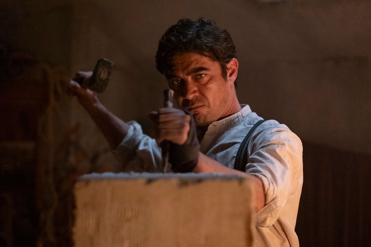 映画「モディリアーニ！」より、リッカルド・スカマルチョ演じる主人公の天才芸術家アメデオ・モディリアーニ