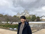 1月15日放送BS12 トゥエルビ「にっぽん清掃物語～縁の下のプロたち～」より、“姫路城クリーン作戦”を見守るためやって来た古川雄輝