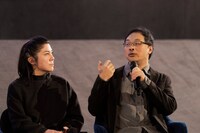 深田晃司（右）