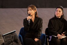 齊藤京子（中央）