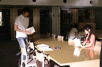 「世にも奇妙な物語 傑作選」より、「これ……見て……」場面写真