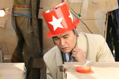 「世にも奇妙な物語 傑作選」より、「クイズ天国 クイズ地獄」場面写真