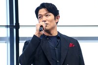 日曜劇場「リブート」制作発表会見に出席した鈴木亮平