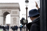 フランス・パリで“とある撮影”を行う深田晃司