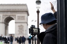 フランス・パリで“とある撮影”を行う深田晃司