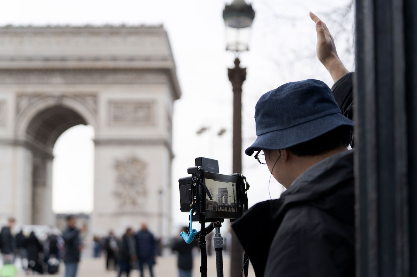 フランス・パリで“とある撮影”を行う深田晃司