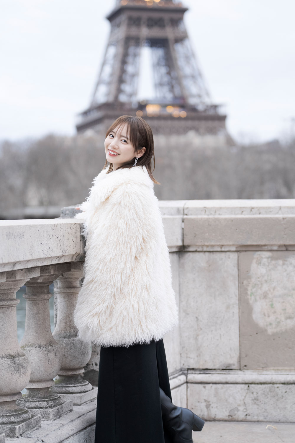 主演映画「恋愛裁判」の上映イベントに伴い、初めてフランス・パリを訪れた齊藤京子