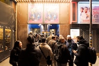 フランス・パリでの「恋愛裁判」プレミア上映イベントに駆け付けた観客たち