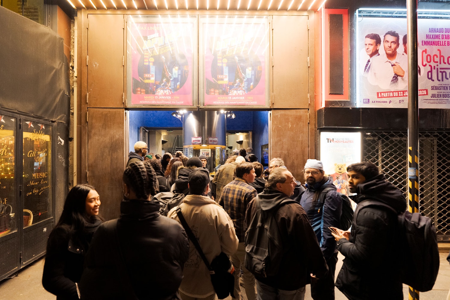 フランス・パリでの「恋愛裁判」プレミア上映イベントに駆け付けた観客たち