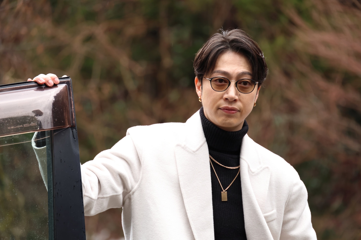 金田哲演じる“エンジェル”は、金のアクセサリーにサングラスといういでたち