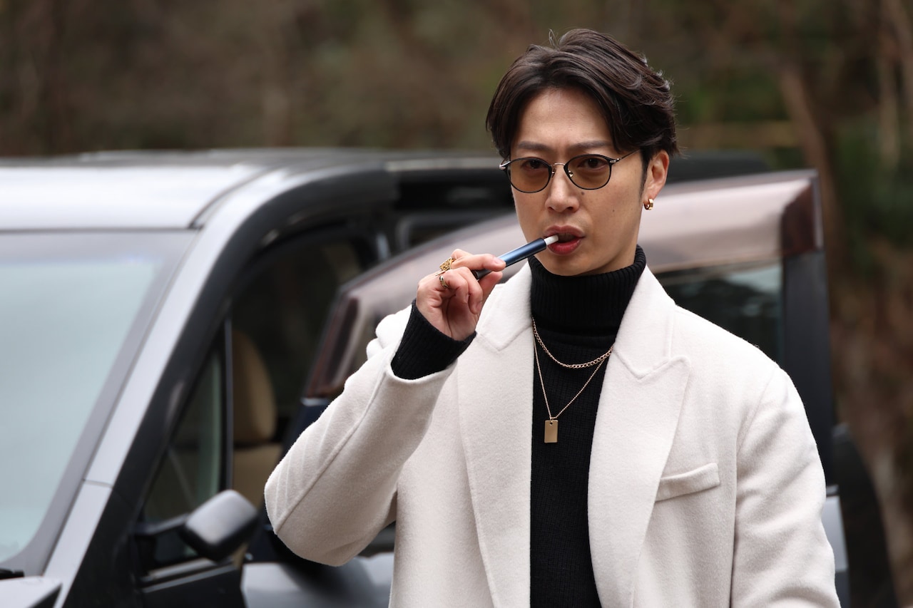 「ヒグマ!!」場面写真。金田哲演じる闇バイトの首謀者“エンジェル”