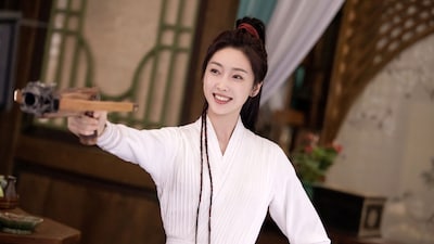 目を覚ますと古代世界にトリップしていた方怡 / 容疏狂。演じたのは中国ドラマ「陳情令」のシュエン・ルー（宣璐）