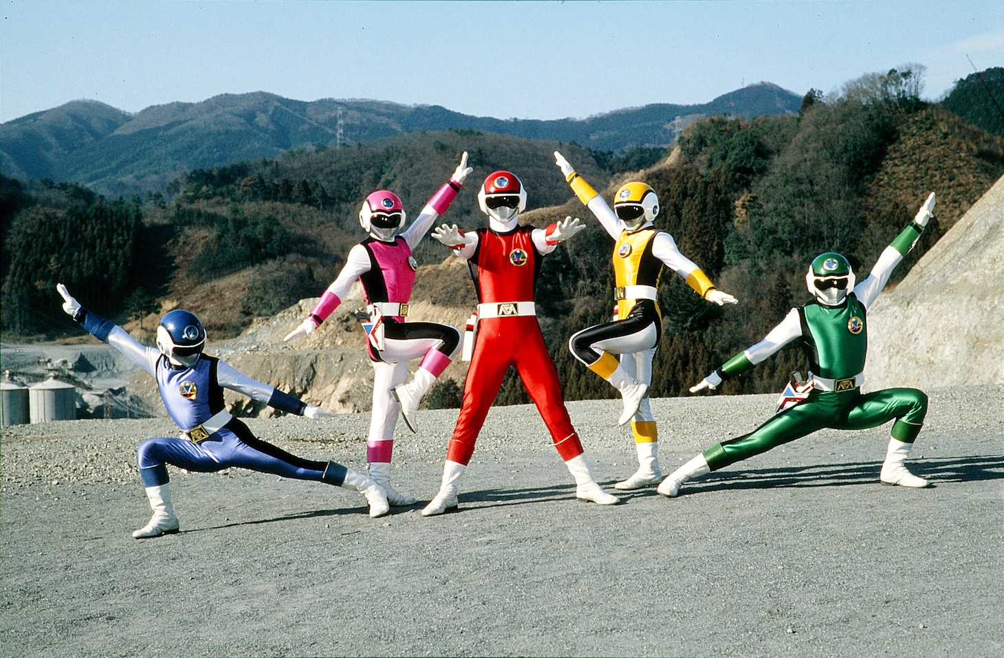 超新星フラッシュマン。左からブルーフラッシュ、ピンクフラッシュ、レッドフラッシュ、イエローフラッシュ、グリーンフラッシュ ©東映