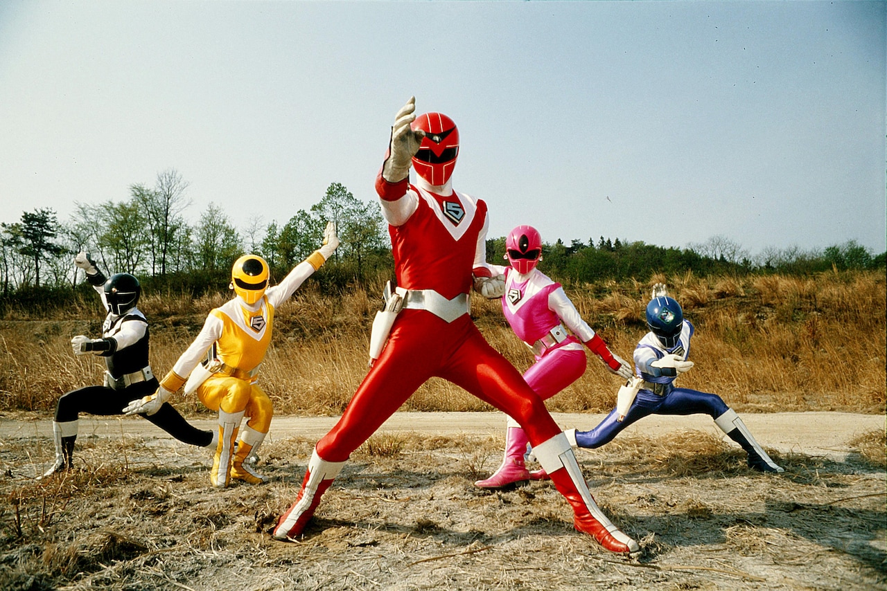 光戦隊マスクマン。左からブラックマスク、イエローマスク、レッドマスク、ピンクマスク、ブルーマスク ©東映