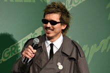 映画「万事快調〈オール・グリーンズ〉」公開記念舞台挨拶に登壇したNIKO NIKO TAN TANのAnabebe