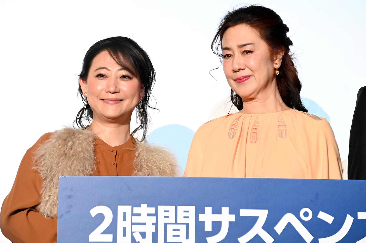 「2時間サスペンスTHE MOVIE シリーズ」製作発表会見の様子。左から友近、名取裕子
