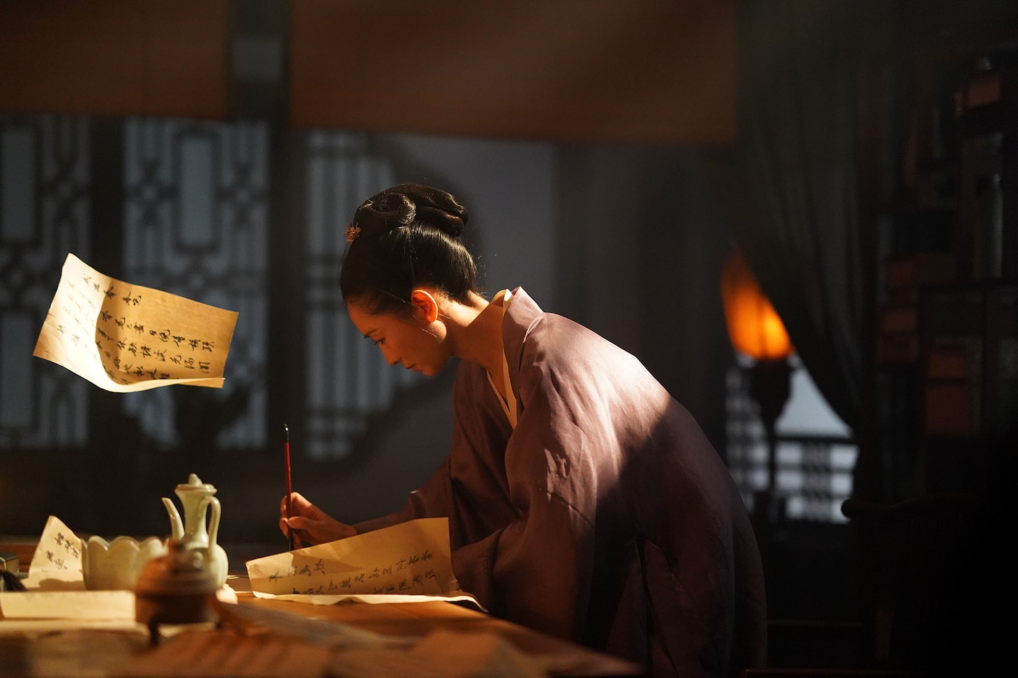 中国ドラマ「鳳凰 彼女たちの物語」より、中国文学史上もっとも偉大な女流詞人と称される李清照。演じたのは「流水舞花～遥かなる月落城～」のタオ・シンラン（陶昕然）