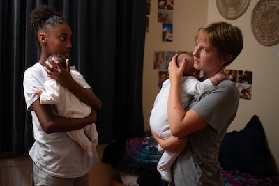 ジャン＝ピエール・ダルデンヌとリュック・ダルデンヌの監督作「そして彼女たちは」場面写真