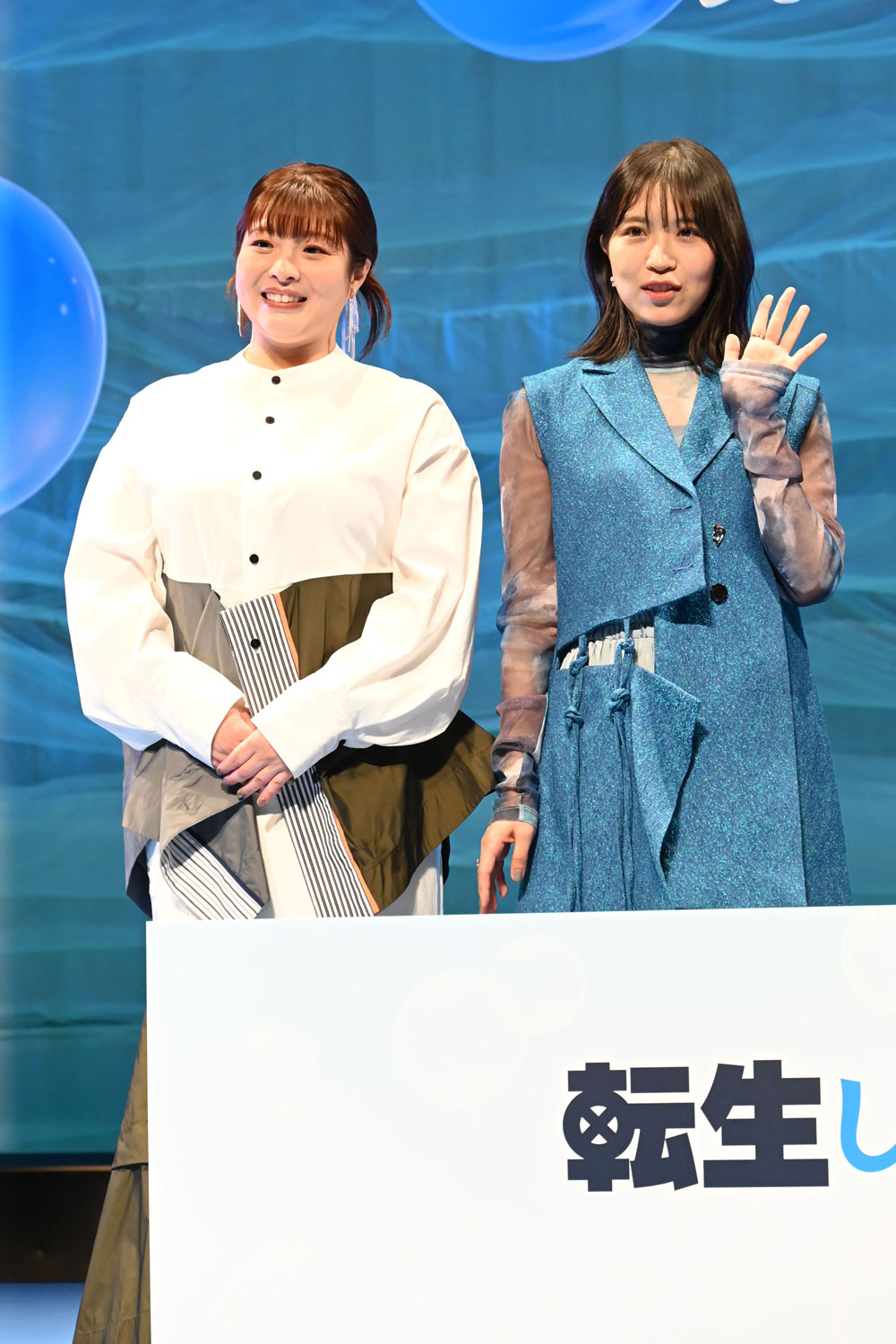 左からゴブタ役の泊明日菜、ユラ役の大西沙織