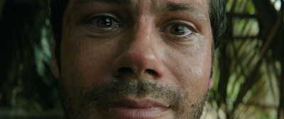 「HELP/復讐島」場面写真。ディラン・オブライエン演じるパワハラ“クソ”上司ブラッドリー