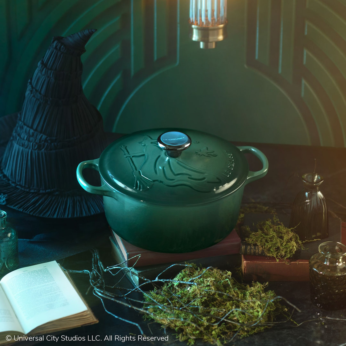 シグニチャー ココット・ロンド 24cm エルファバレリーフアーティチョーク（税込5万5000円）