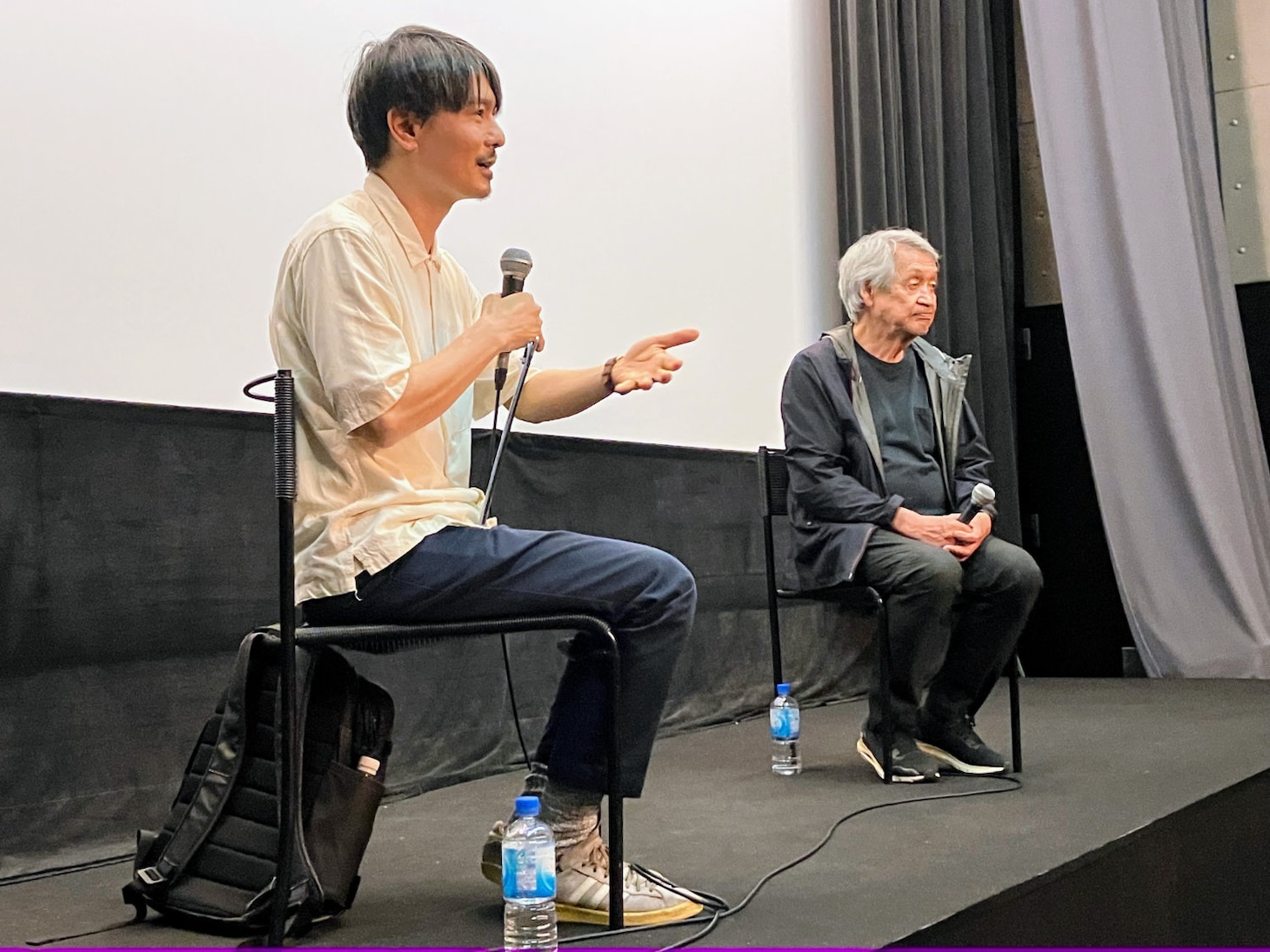 「山形ドキュメンタリー道場 in 東京 2025」に登壇した奥間勝也（左）、 山崎裕（右）