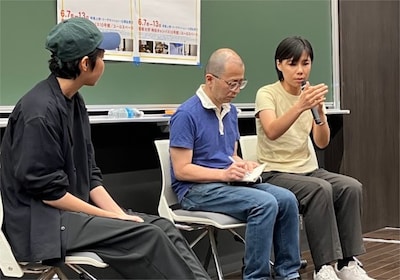 「山形ドキュメンタリー道場 in 東京 2025」に登壇した小田香（左）、ルオ・イシャン（右）