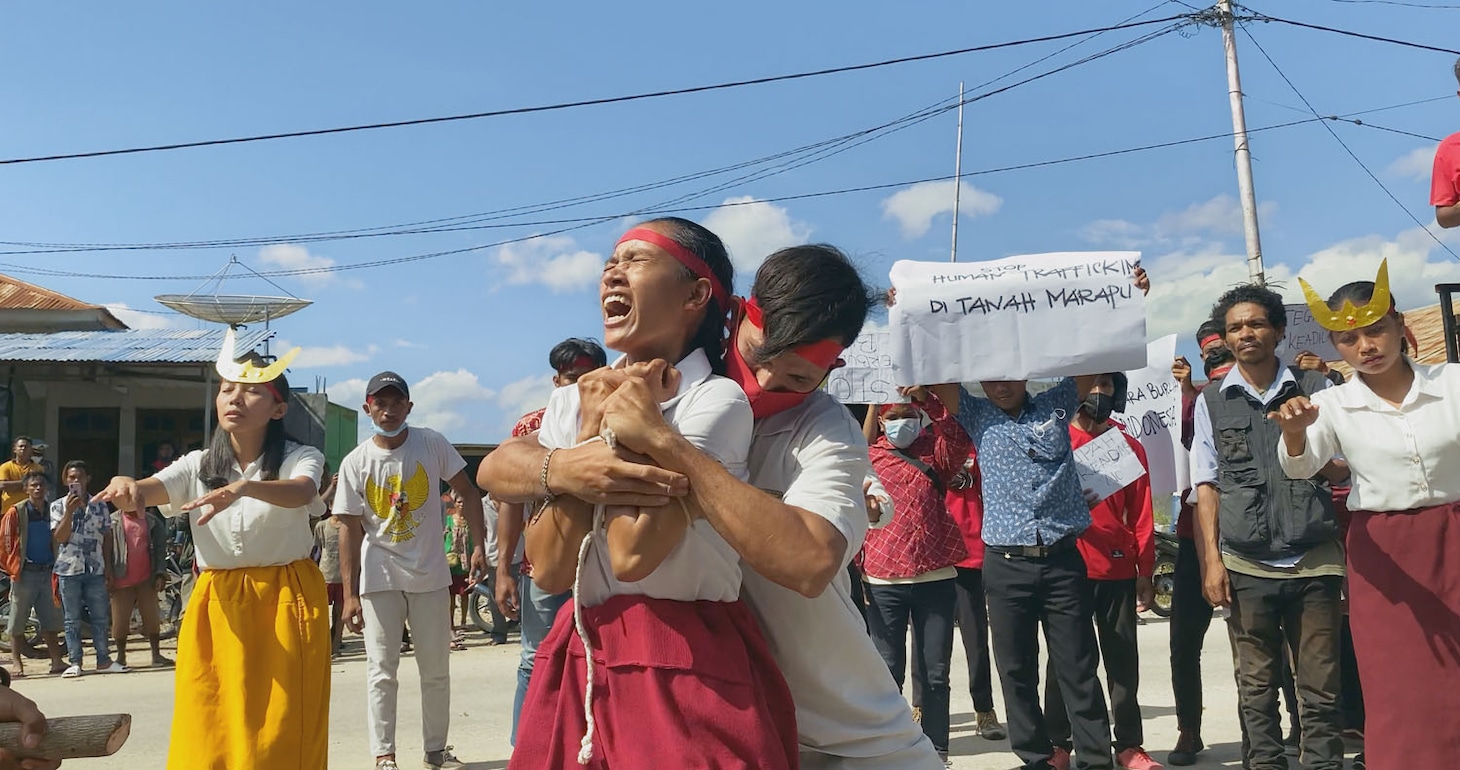 「奴隷の島」場面写真 @Harald House, The Y-House, Baltic Film Production, Flash Forward Entertainment, Samarcanda Film