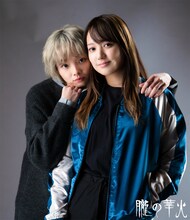 「朧の華火」特別ティザービジュアル。瑞希役の福室莉音（右）、トーダ役の米村真理（左）