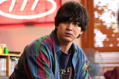 ドラマ「ラジオスター」より、甲斐翔真演じる能登出身の青年・海野リクト