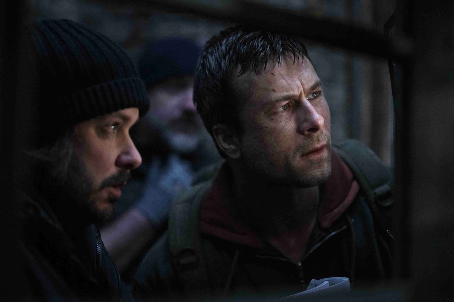 「ランニング・マン」メイキング写真。左からエドガー・ライト、グレン・パウエル