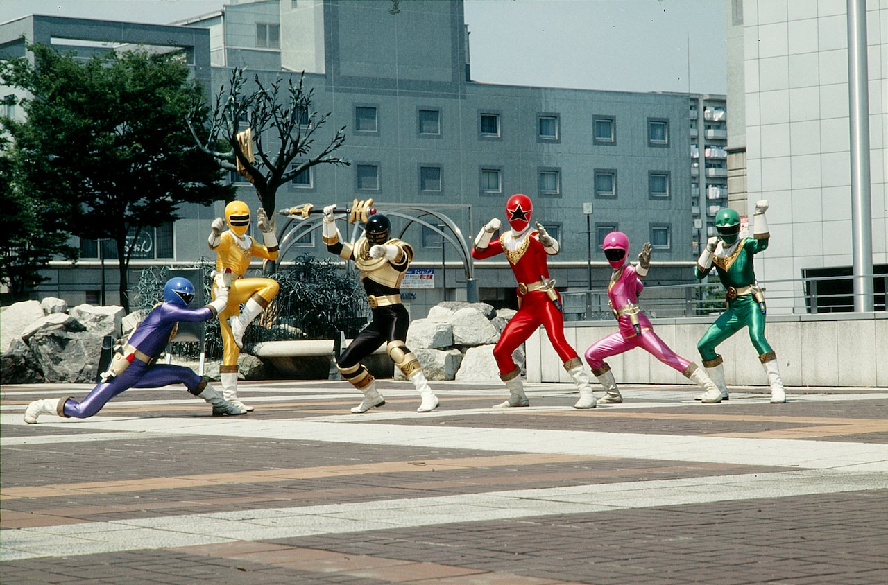 超力戦隊オーレンジャー。左からオーブルー、オーイエロー、キングレンジャー、オーレッド、オーピンク、オーグリーン ©東映