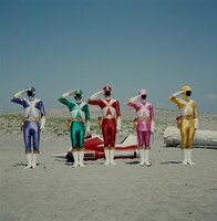 救急戦隊ゴーゴーファイブ。左からゴーブルー、ゴーグリーン、ゴーレッド、ゴーピンク、ゴーイエロー ©東映