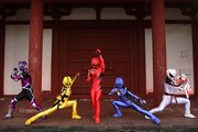獣拳戦隊ゲキレンジャー。左からゲキバイオレット、ゲキイエロー、ゲキレッド、ゲキブルー、ゲキチョッパー ©東映