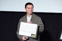 「ヒグマより怖いもの・人」というお題で、仕事納めしたはずが仕事のメールが届いた「12/28 23:31」が怖かったと話す内藤瑛亮