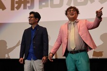 「マユリカの無人島友錠生活 ディレクターズ・カット版」公開記念舞台挨拶に登壇したマユリカ