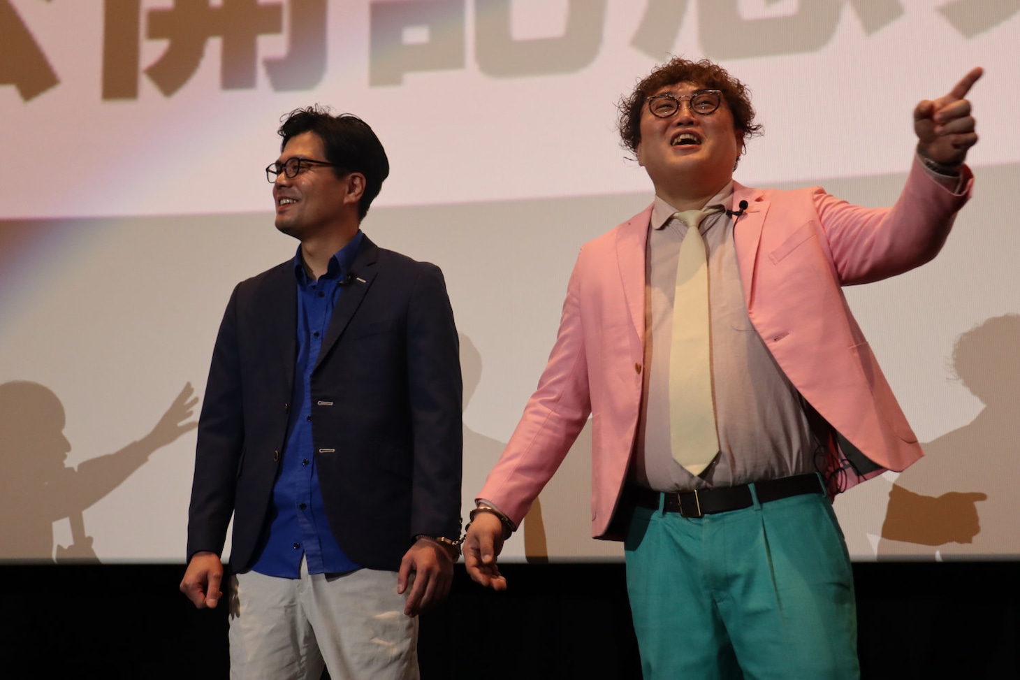 「マユリカの無人島友錠生活 ディレクターズ・カット版」公開記念舞台挨拶に登壇したマユリカ